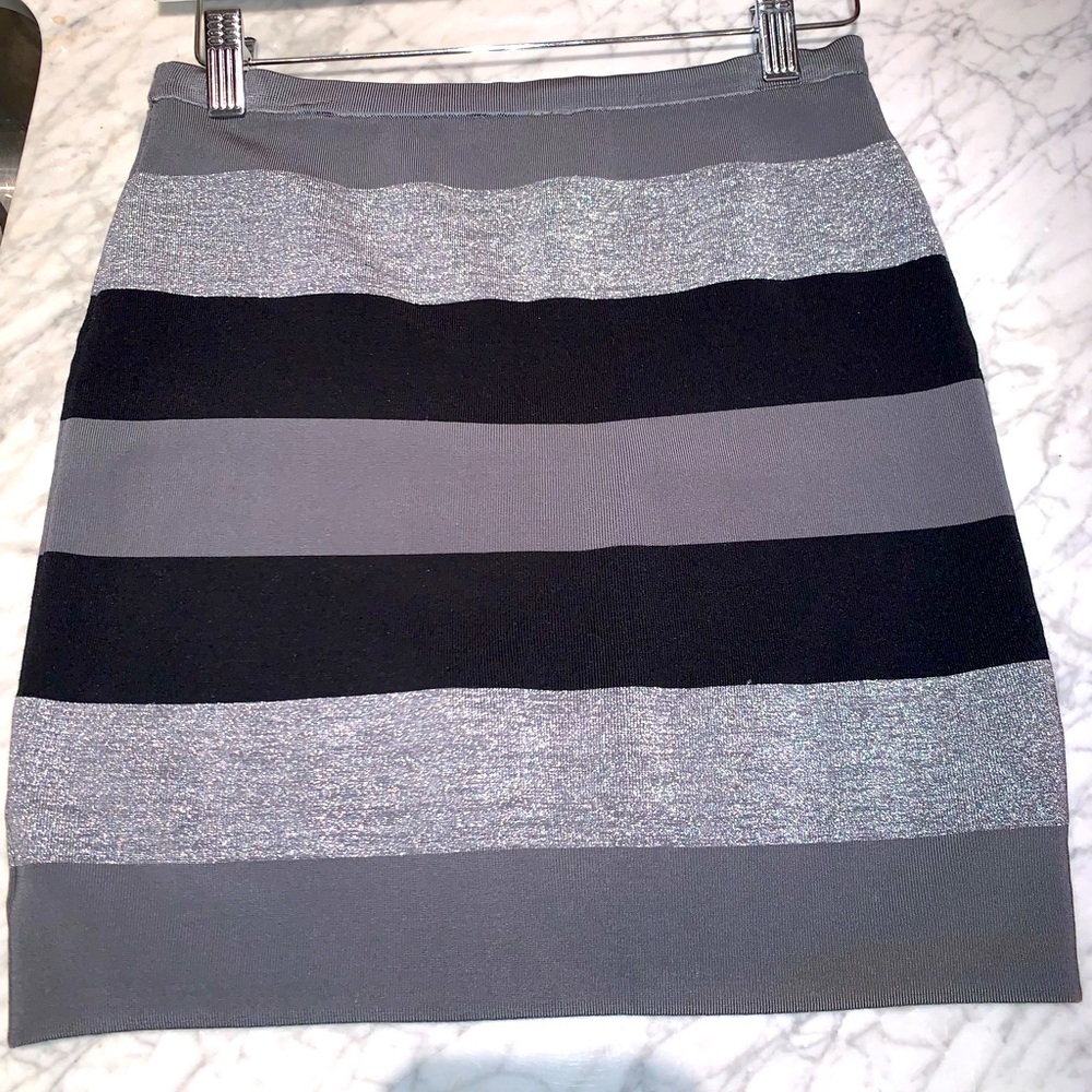 💕 BEBE💕SILVER KNIT SKIRT💕EXCELLENT CONDITION! - Picture 2 of 8